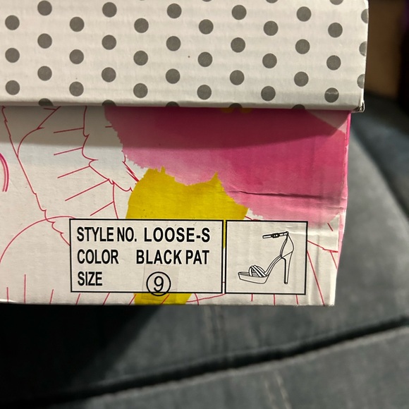 Delicious Black Patent Heels - Picture 5 of 5